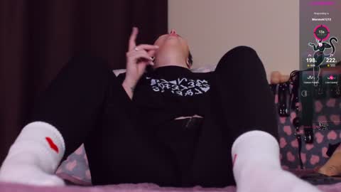 Snapshot of blake_luna chatting on December 18, 5:10 pm Britney online show from December 18, 5:10 pm