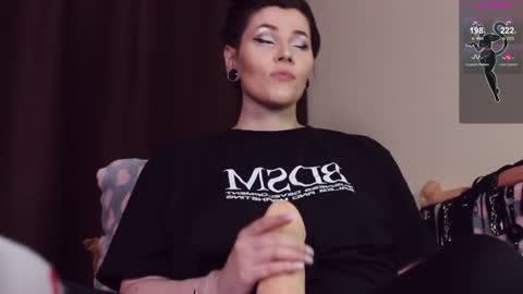 Snapshot of blake_luna chatting on February 8, 7:05 pm Britney online show from February 8, 7:05 pm