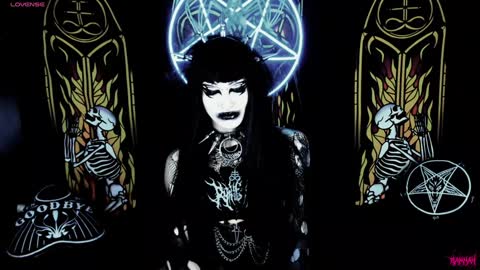 Snapshot of blasphemiangxrl chatting on December 15, 1:24 am online show from December 15, 1:24 am