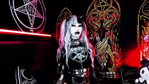 Snapshot of blasphemiangxrl chatting on October 3, 2:08 am online show from October 3, 2:08 am