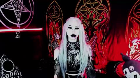 Snapshot of blasphemiangxrl chatting on November 29, 12:46 am online show from November 29, 12:46 am