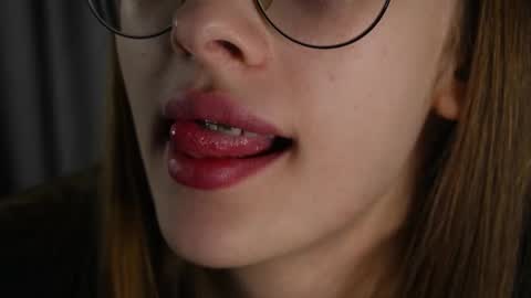  LiLy online show from November 11, 3:12 pm