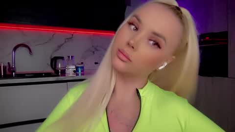 Lana online show from January 25, 4:35 pm