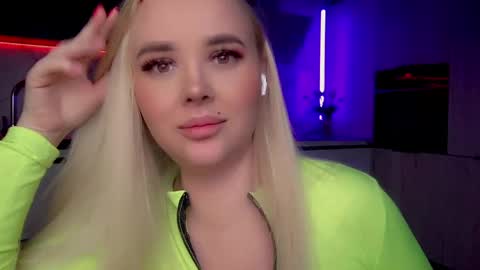 Lana online show from February 4, 7:29 am