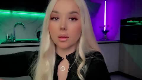 Lana online show from March 4, 9:18 am