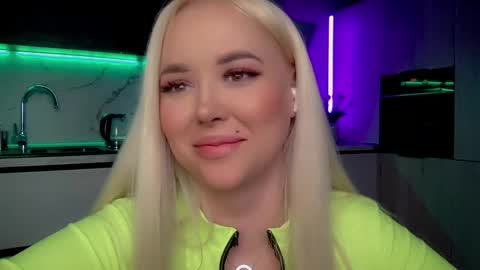 Lana online show from March 6, 6:08 am