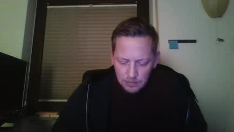 Snapshot of blonde32m chatting on December 5, 4:01 pm blonde32m online show from December 5, 4:01 pm