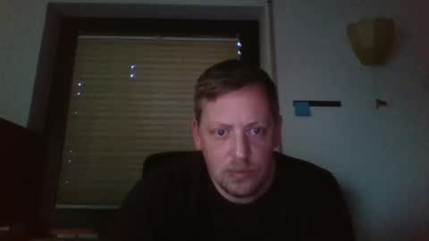 Snapshot of blonde32m chatting on December 8, 2:52 pm blonde32m online show from December 8, 2:52 pm