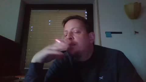 Snapshot of blonde32m chatting on December 23, 12:30 pm blonde32m online show from December 23, 12:30 pm