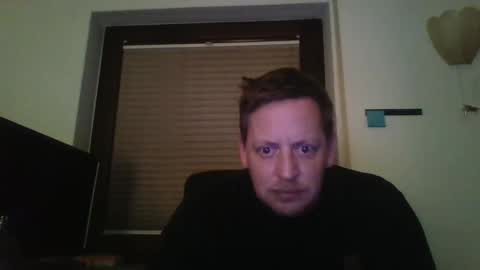 Snapshot of blonde32m chatting on December 25, 1:10 am blonde32m online show from December 25, 1:10 am