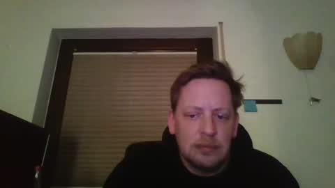 Snapshot of blonde32m chatting on December 28, 1:50 am blonde32m online show from December 28, 1:50 am