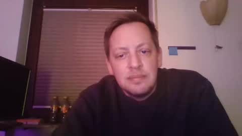 Snapshot of blonde32m chatting on December 30, 4:51 pm blonde32m online show from December 30, 4:51 pm