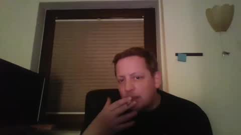 Snapshot of blonde32m chatting on January 4, 5:37 pm blonde32m online show from January 4, 5:37 pm