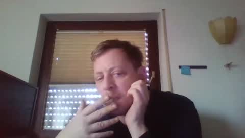 Snapshot of blonde32m chatting on January 17, 9:39 am blonde32m online show from January 17, 9:39 am