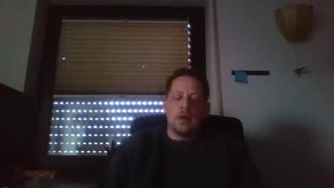 Snapshot of blonde32m chatting on January 17, 3:00 pm blonde32m online show from January 17, 3:00 pm