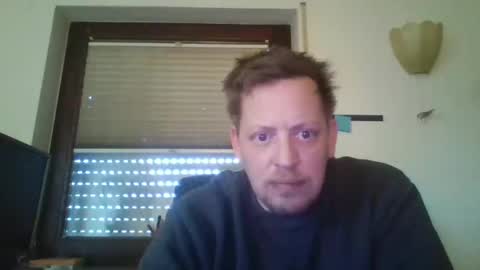 Snapshot of blonde32m chatting on January 18, 8:10 am blonde32m online show from January 18, 8:10 am