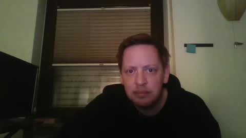 Snapshot of blonde32m chatting on February 9, 11:25 pm blonde32m online show from February 9, 11:25 pm