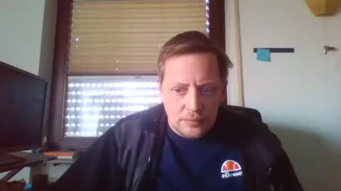 Snapshot of blonde32m chatting on February 10, 11:57 am blonde32m online show from February 10, 11:57 am