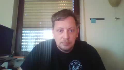 Snapshot of blonde32m chatting on March 2, 6:16 am blonde32m online show from March 2, 6:16 am