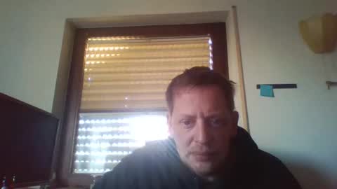 Snapshot of blonde32m chatting on March 9, 7:01 am blonde32m online show from March 9, 7:01 am