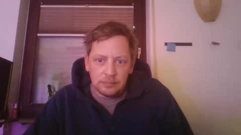 Snapshot of blonde32m chatting on October 19, 6:03 am blonde32m online show from October 19, 6:03 am