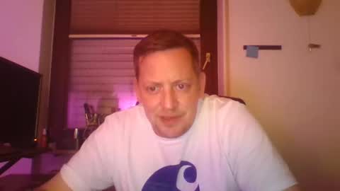 Snapshot of blonde32m chatting on November 7, 5:02 pm blonde32m online show from November 7, 5:02 pm