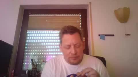 Snapshot of blonde32m chatting on November 8, 6:57 am blonde32m online show from November 8, 6:57 am