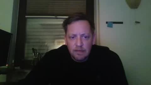 Snapshot of blonde32m chatting on November 15, 10:26 pm blonde32m online show from November 15, 10:26 pm