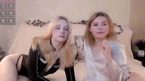 Snapshot of blonde_lotos chatting on February 12, 3:07 am Kate and Mary online show from February 12, 3:07 am