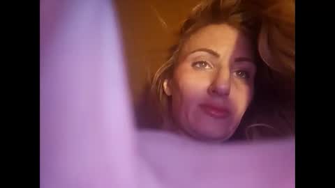 Snapshot of blondebellaaa3 chatting on January 10, 7:00 pm Gia online show from January 10, 7:00 pm