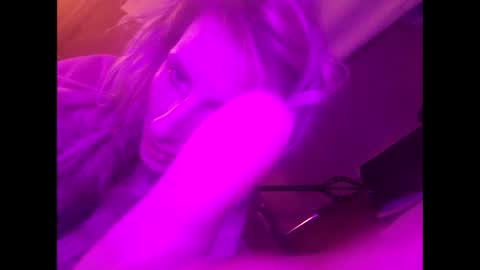 Snapshot of blondebellaaa3 chatting on March 1, 4:47 am Gia online show from March 1, 4:47 am