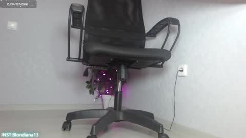 Im Di. I smell naked even when Im dressed. online show from December 24, 12:44 pm