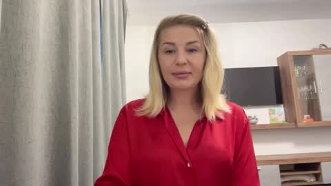 Snapshot of blondie_xoxoxo chatting on September 18, 8:38 am blondie_xoxoxo online show from September 18, 8:38 am