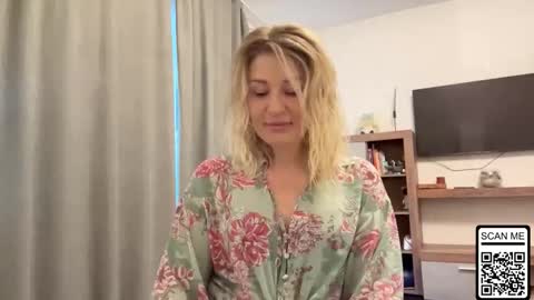 Snapshot of blondie_xoxoxo chatting on October 5, 7:50 am blondie_xoxoxo online show from October 5, 7:50 am