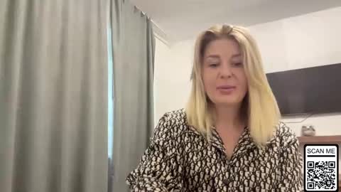 Snapshot of blondie_xoxoxo chatting on October 6, 7:17 am blondie_xoxoxo online show from October 6, 7:17 am
