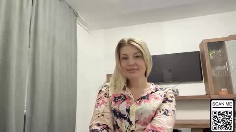 Snapshot of blondie_xoxoxo chatting on October 8, 6:11 am blondie_xoxoxo online show from October 8, 6:11 am