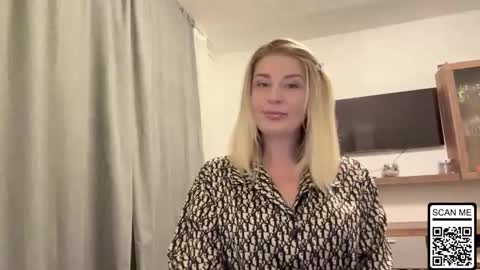 Snapshot of blondie_xoxoxo chatting on October 11, 7:56 pm blondie_xoxoxo online show from October 11, 7:56 pm