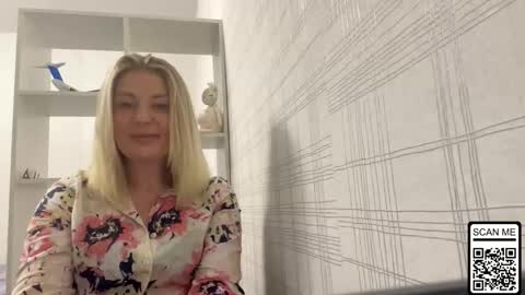 Snapshot of blondie_xoxoxo chatting on October 20, 5:46 pm blondie_xoxoxo online show from October 20, 5:46 pm