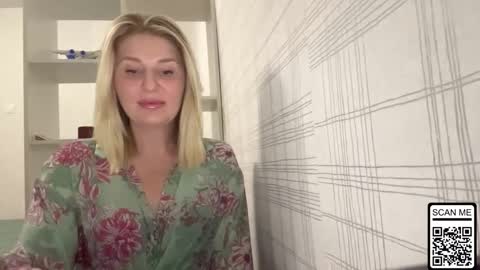 Snapshot of blondie_xoxoxo chatting on October 31, 7:37 pm blondie_xoxoxo online show from October 31, 7:37 pm