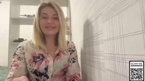 Snapshot of blondie_xoxoxo chatting on November 16, 7:52 pm blondie_xoxoxo online show from November 16, 7:52 pm