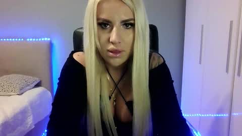 Snapshot of blondleyla chatting on November 1, 7:49 pm BlondLeyla online show from November 1, 7:49 pm