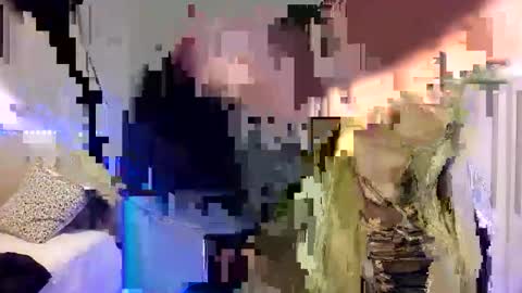 Snapshot of blondleyla chatting on November 4, 6:07 pm BlondLeyla online show from November 4, 6:07 pm