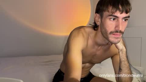 Snapshot of blondultra chatting on December 5, 3:06 pm blondultra online show from December 5, 3:06 pm