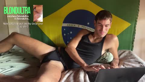 Snapshot of blondultra chatting on September 21, 1:46 pm blondultra online show from September 21, 1:46 pm