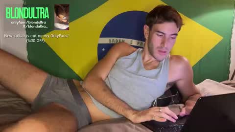 Snapshot of blondultra chatting on September 22, 8:44 pm blondultra online show from September 22, 8:44 pm