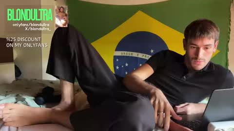 Snapshot of blondultra chatting on September 30, 1:05 pm blondultra online show from September 30, 1:05 pm