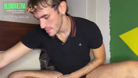 Snapshot of blondultra chatting on October 28, 2:42 pm blondultra online show from October 28, 2:42 pm