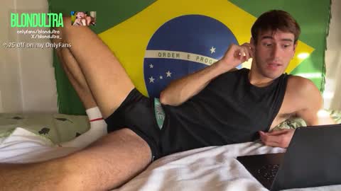 Snapshot of blondultra chatting on November 2, 2:08 pm blondultra online show from November 2, 2:08 pm