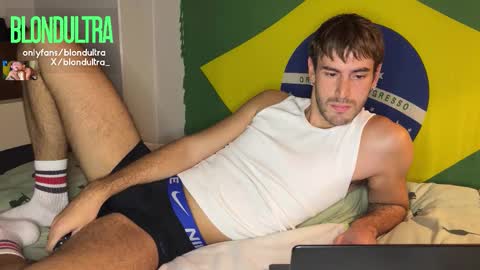 Snapshot of blondultra chatting on November 7, 3:45 pm blondultra online show from November 7, 3:45 pm