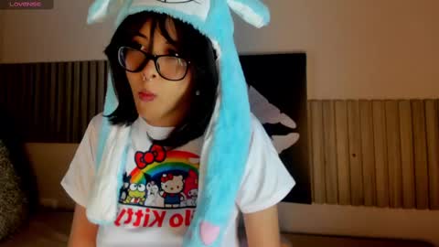 Snapshot of blue_sixx chatting on September 19, 10:32 pm blue_sixx online show from September 19, 10:32 pm